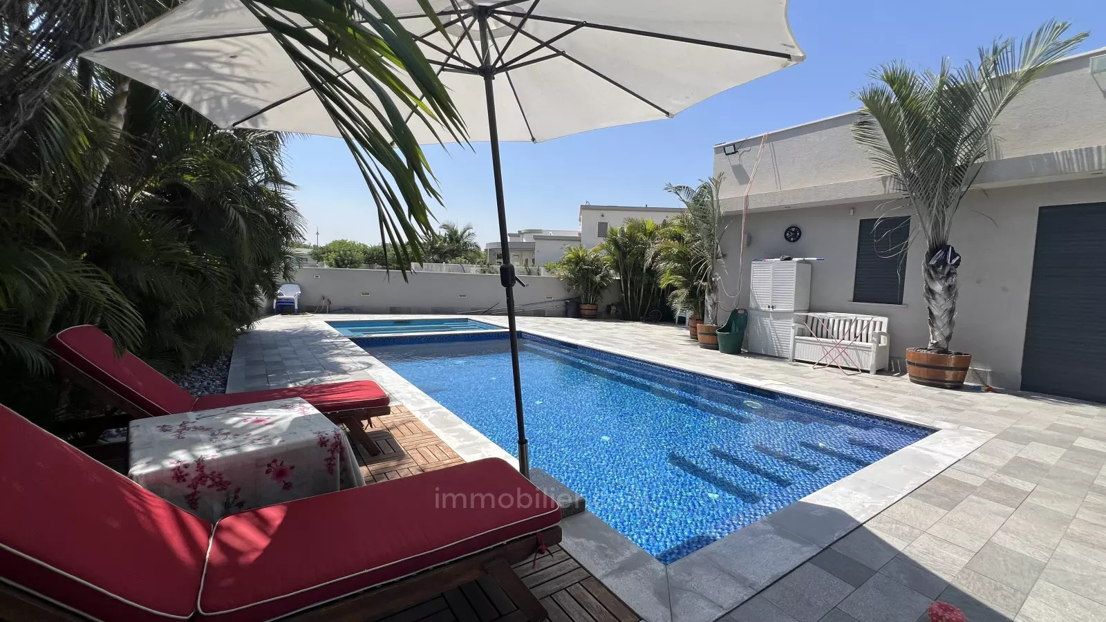 Grand jardin,Haut standing,Luxueux