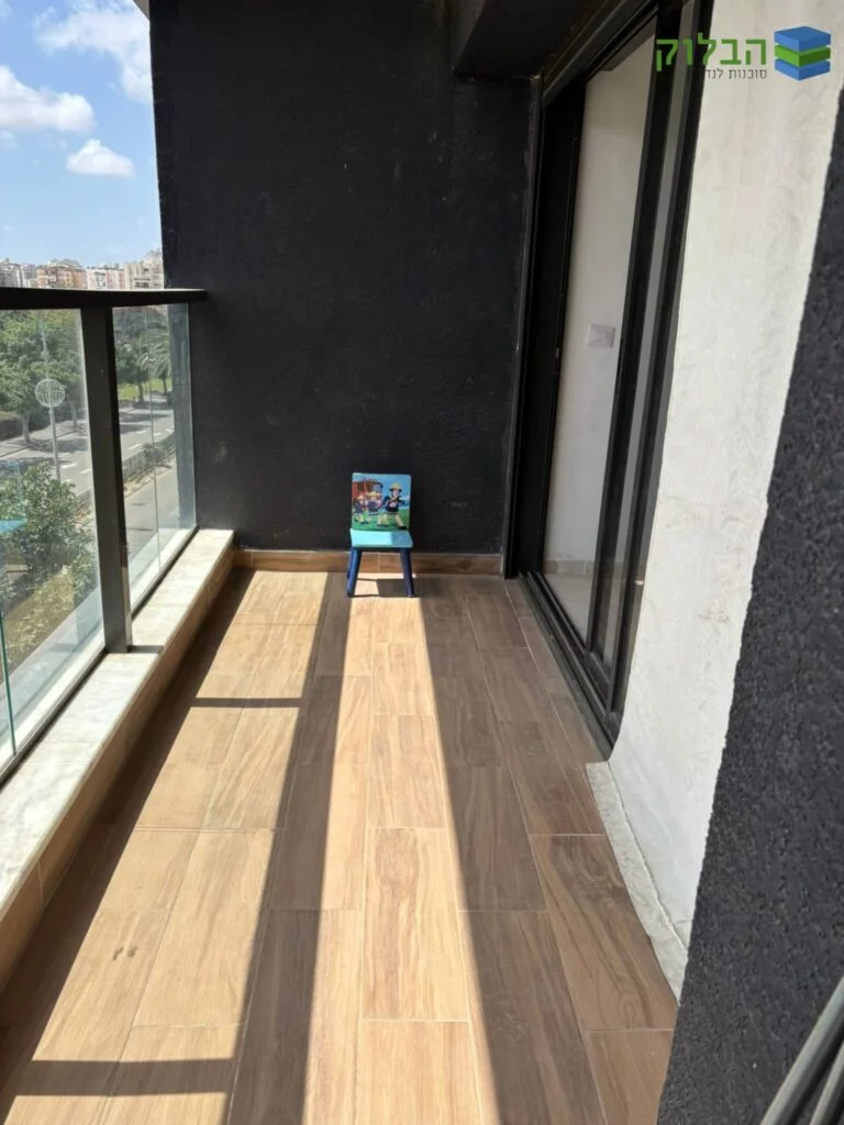 Apartamento 4 habitaciones | Mamad | Barrio Revivim en Rishon LeZion