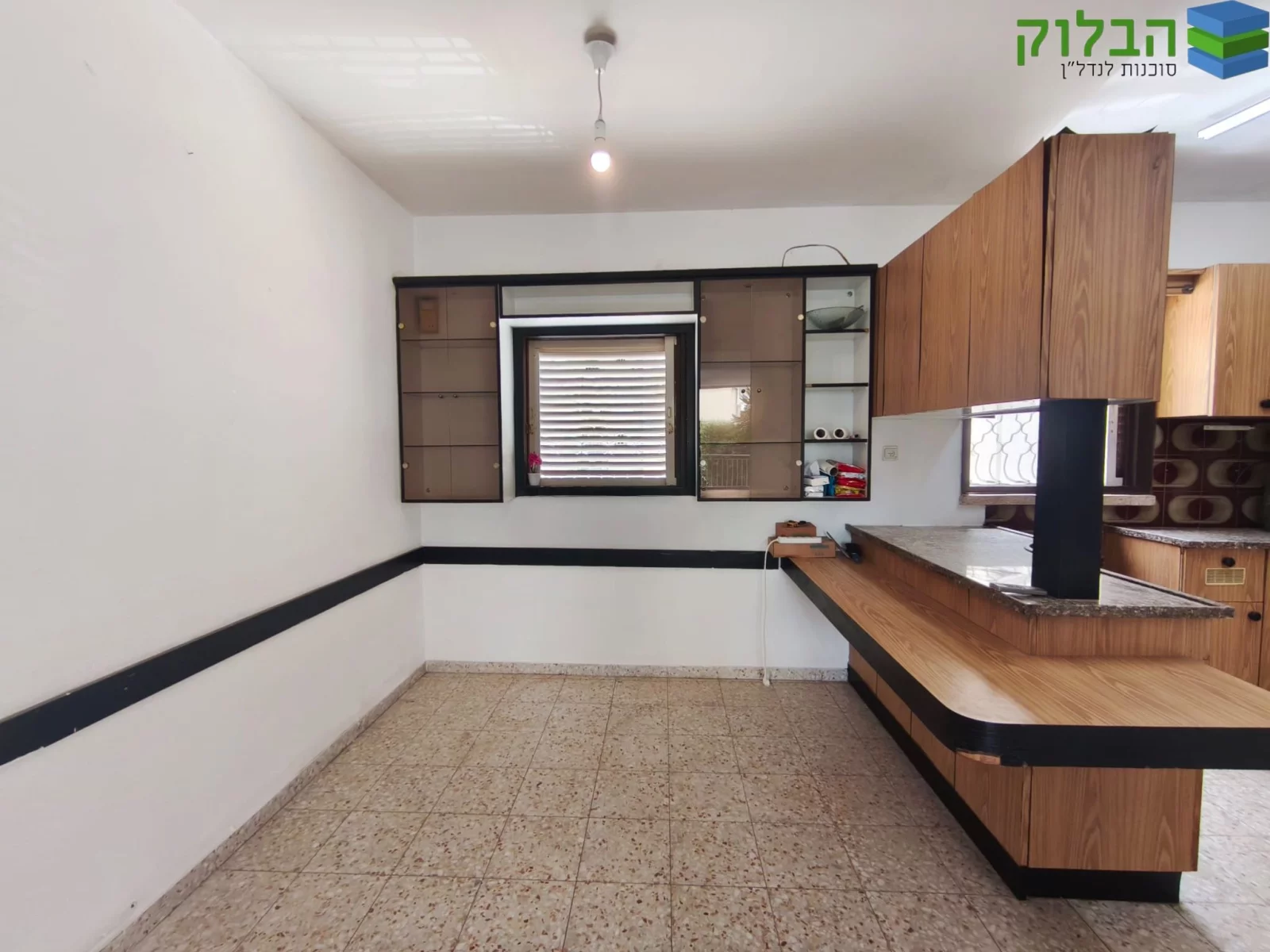 Se vende apartamento 4 habitaciones | Ascensor y aparcamiento en Tabu | Barrio Ramaz en Rishon LeZion