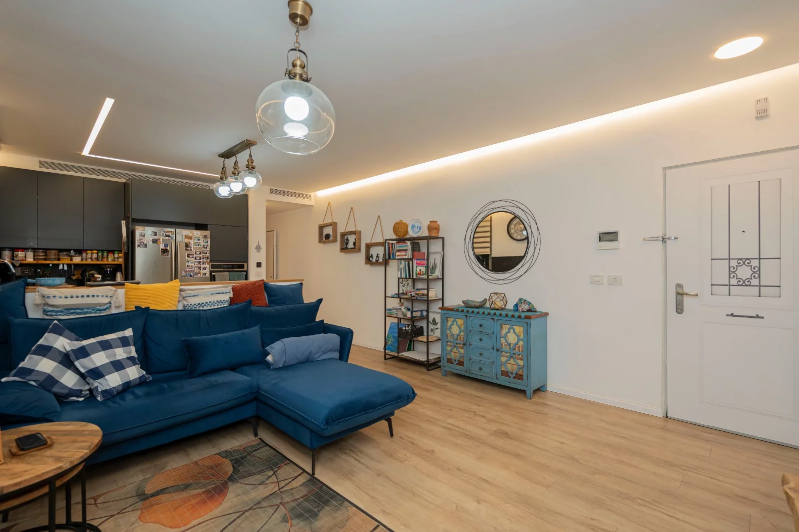 Piso jardín único de 3 habitaciones en Harish